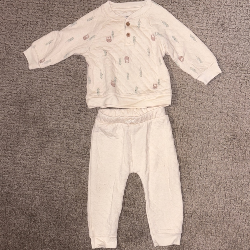 Carter's Cream Baby Outfit with Bear Print
